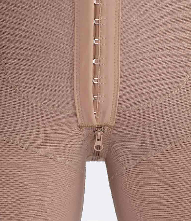 Shorts modeladores com fecho de gancho para afinar o corpo.