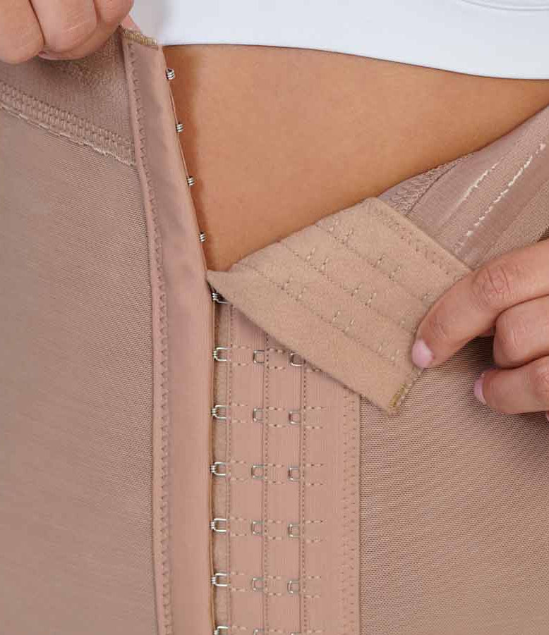 Shorts modeladores com fecho de gancho para afinar o corpo.