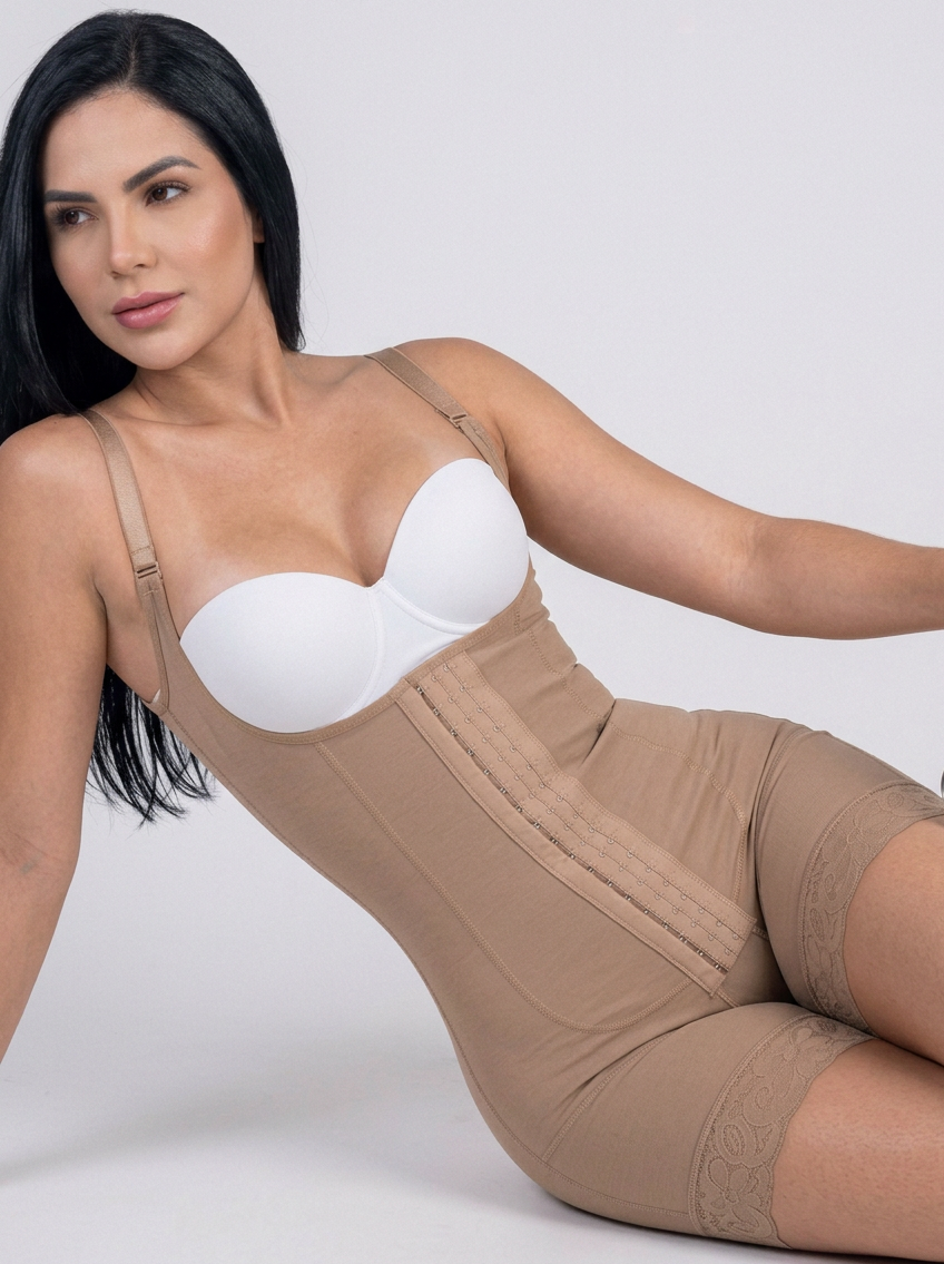 Body Modelador Hourglass com fecho de ganchos, estilo ampulheta.